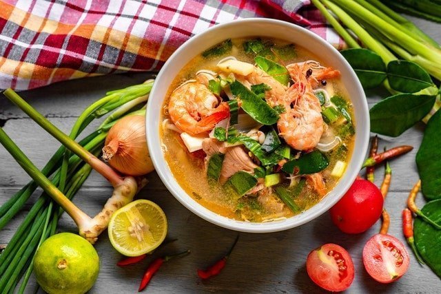GARLIC SHRIMP AND PEAS