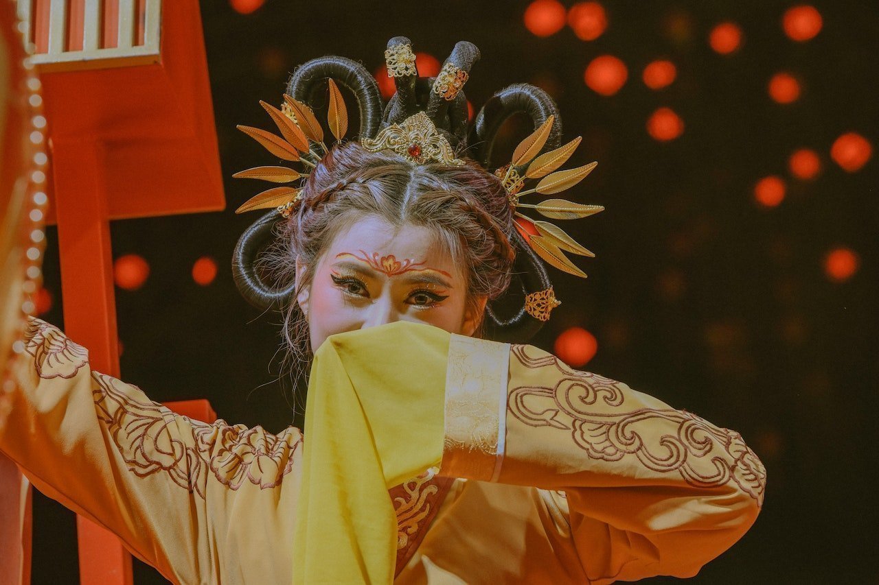 Tribes in China wear the same orange clothes in the National Day
