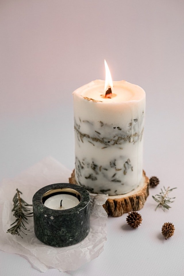 10 Super-Relaxing Candle Scents to Help You Chill
