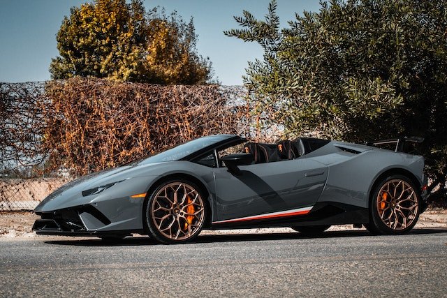 10 Fascinating Reasons People Like Lamborghini Car