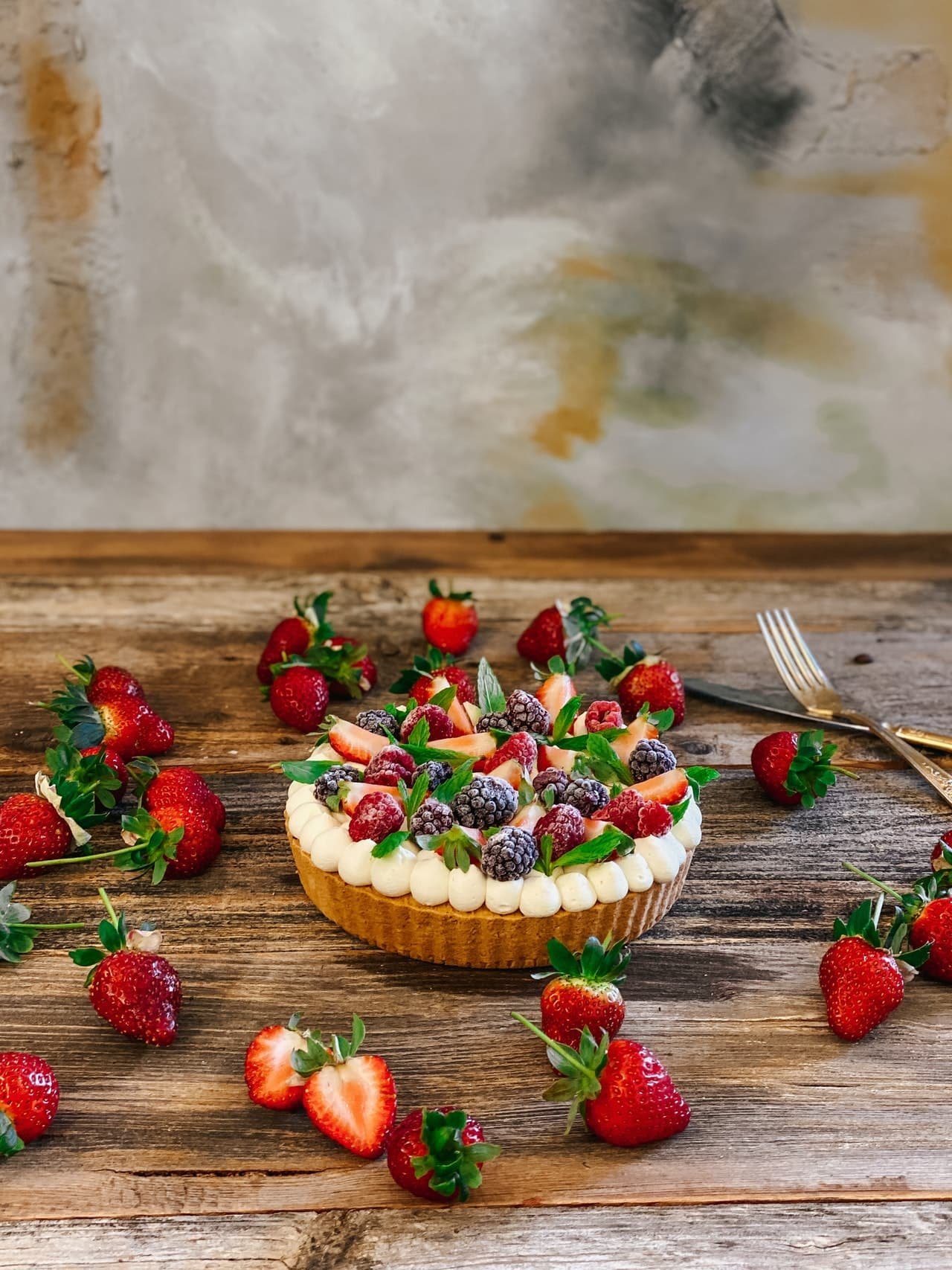 Healthy No-Bake Strawberry Mug Cakes Served