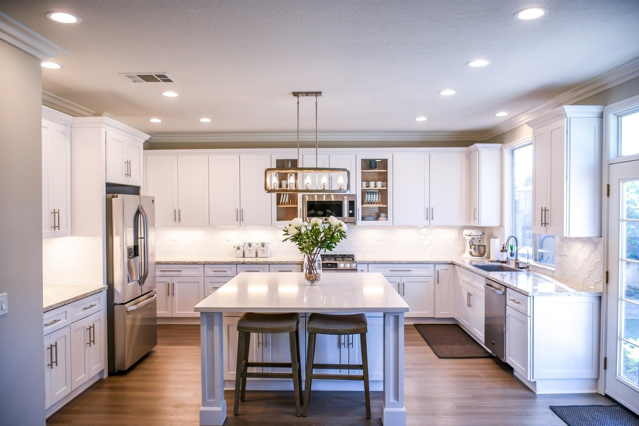 How to Pick The Right Pendant For Your Kitchen Island