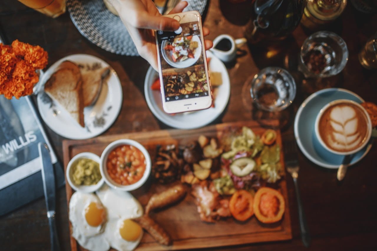 How is social media advertising useful for restaurants?