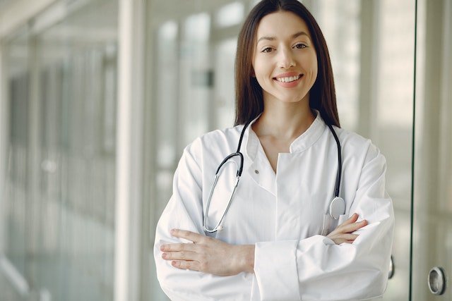 How to Find Scholarships for Medical School